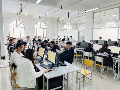 軟件技術專業 引領網絡科技新時代